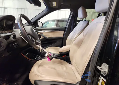 2016 BMW X1 xDrive28I z USA, uszkodzony, nr VIN WBXHT3Z38G4A51067